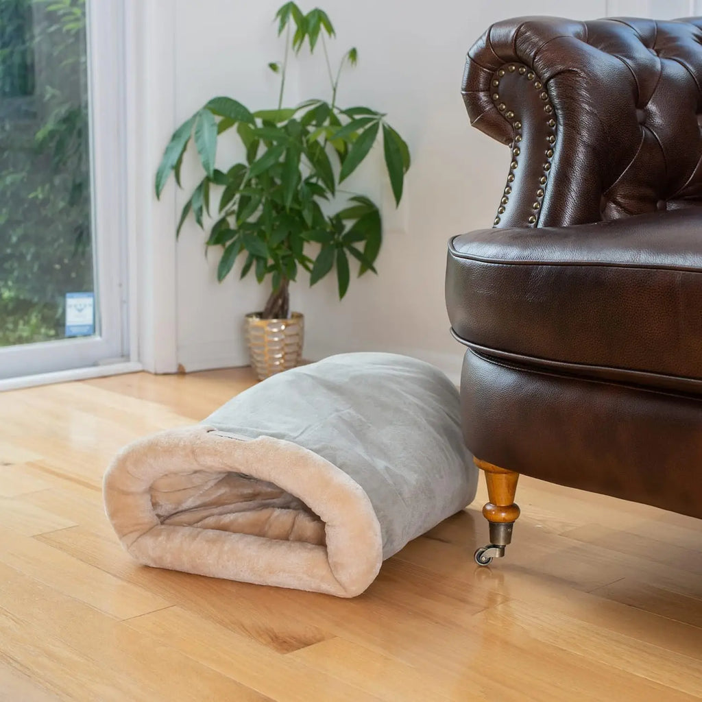 Warm and Cozy Semi-enclosed Cat Sleeping Bag Nest